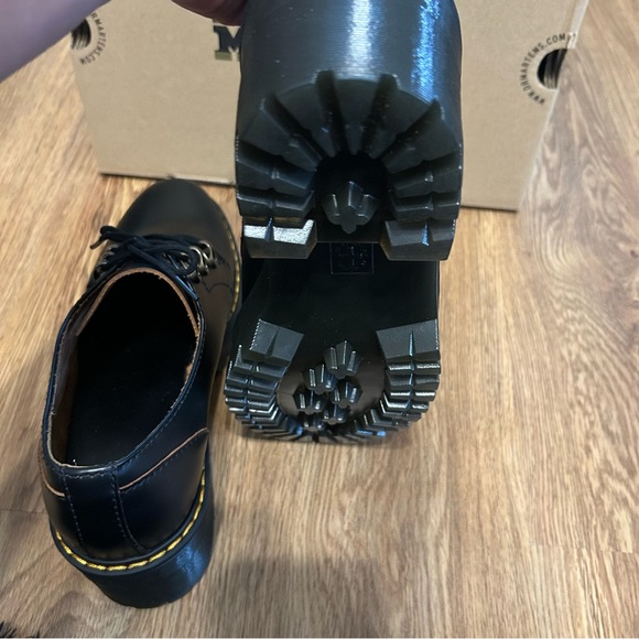 DR MARTENS Leona Lo black leather heeled platform Oxfords lace up shoes women’s - Picture 5 of 7